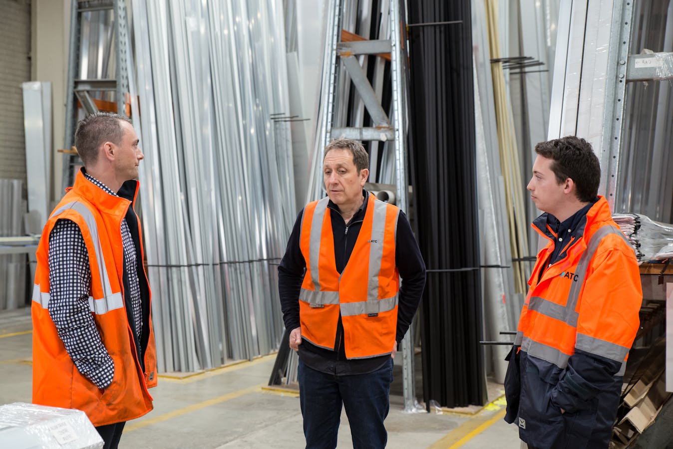 Warehouse-floor operational coordination aligned to project execution requirements